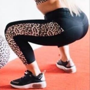 (NWT) Zyia Women’s Leopard Pocket Brilliant Hi-Rise Capri 20" in Black